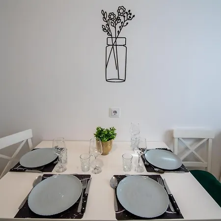 Apartment Coresi Vibe *